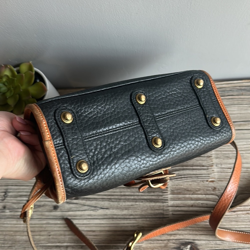 Dooney & Bourke crossbody purse good used condition - Picture 7 of 15